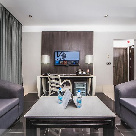 Krystal Palace Douala Buitenkant foto