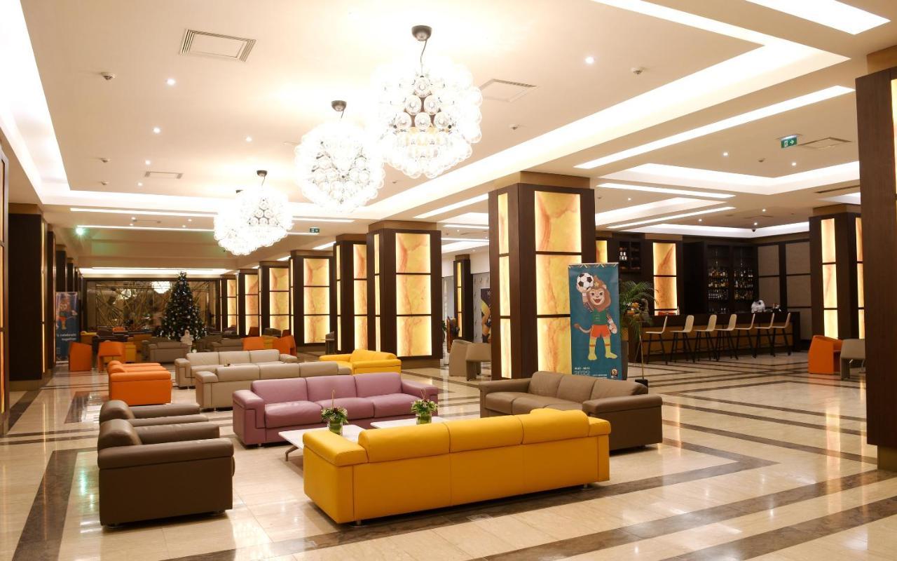 Krystal Palace Douala Buitenkant foto