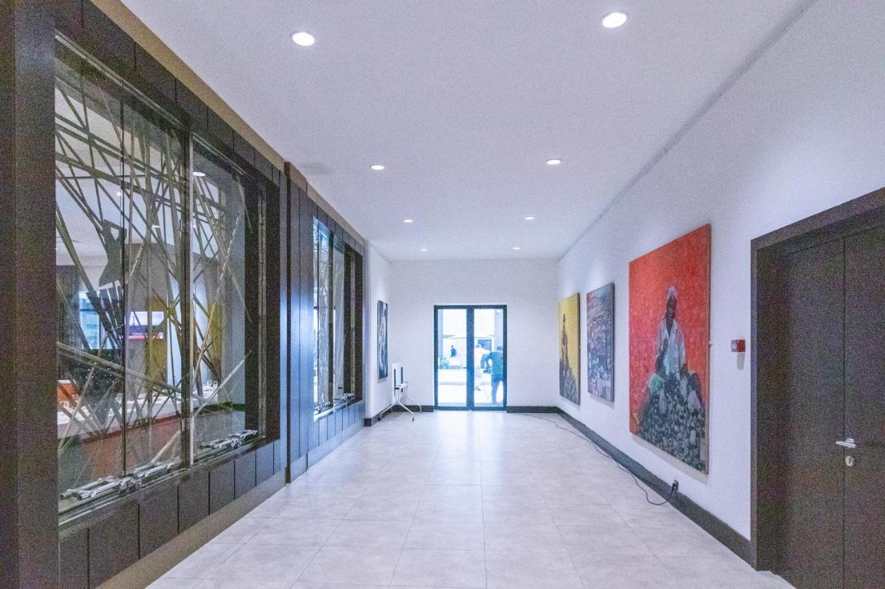 Krystal Palace Douala Buitenkant foto