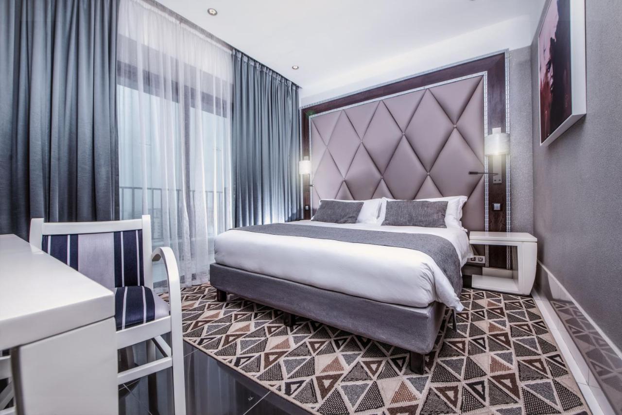 Krystal Palace Douala Buitenkant foto