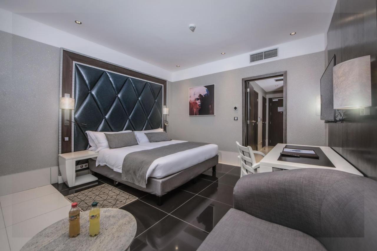 Krystal Palace Douala Buitenkant foto