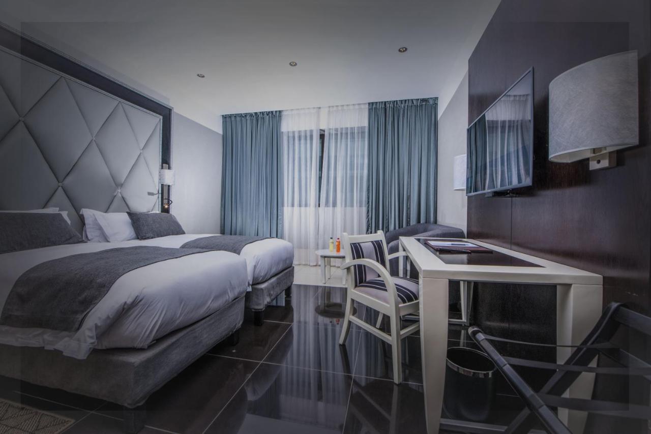 Krystal Palace Douala Buitenkant foto