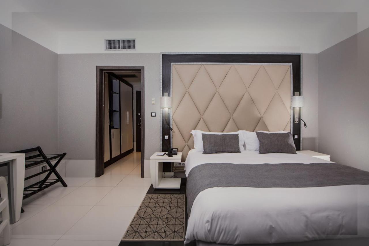 Krystal Palace Douala Buitenkant foto