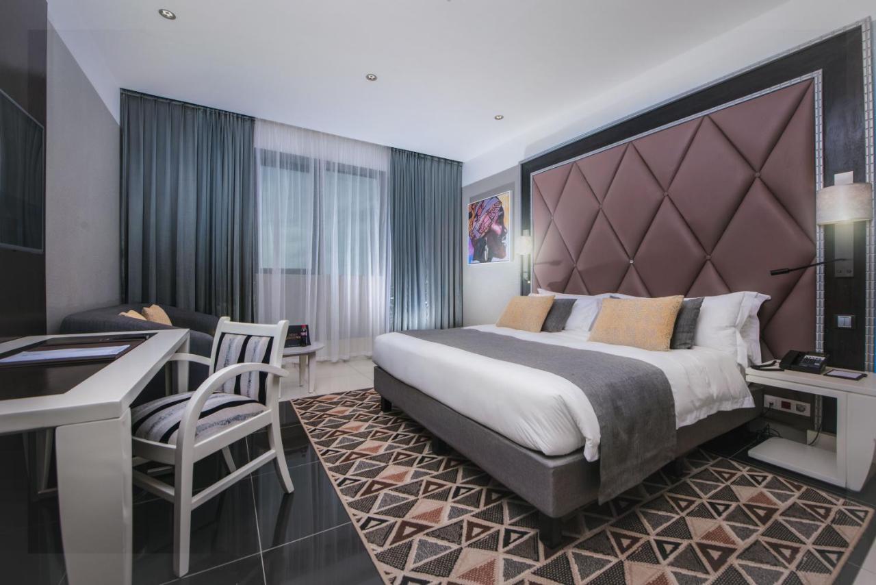 Krystal Palace Douala Buitenkant foto
