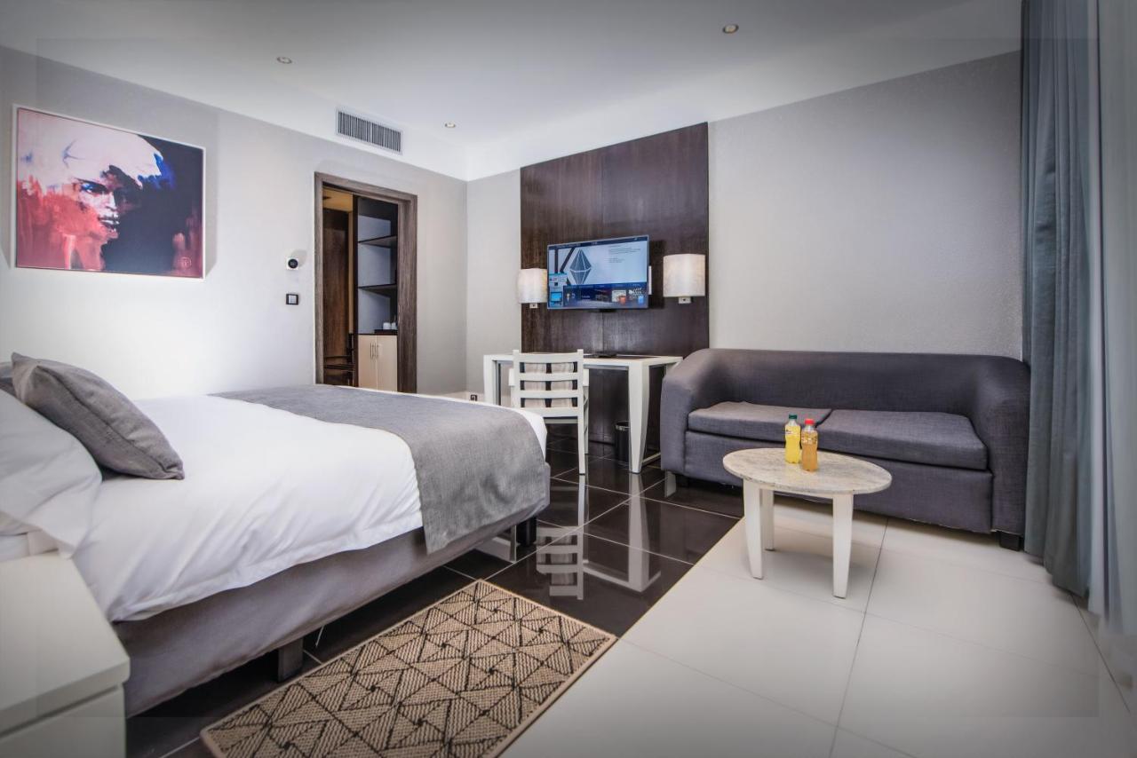Krystal Palace Douala Buitenkant foto