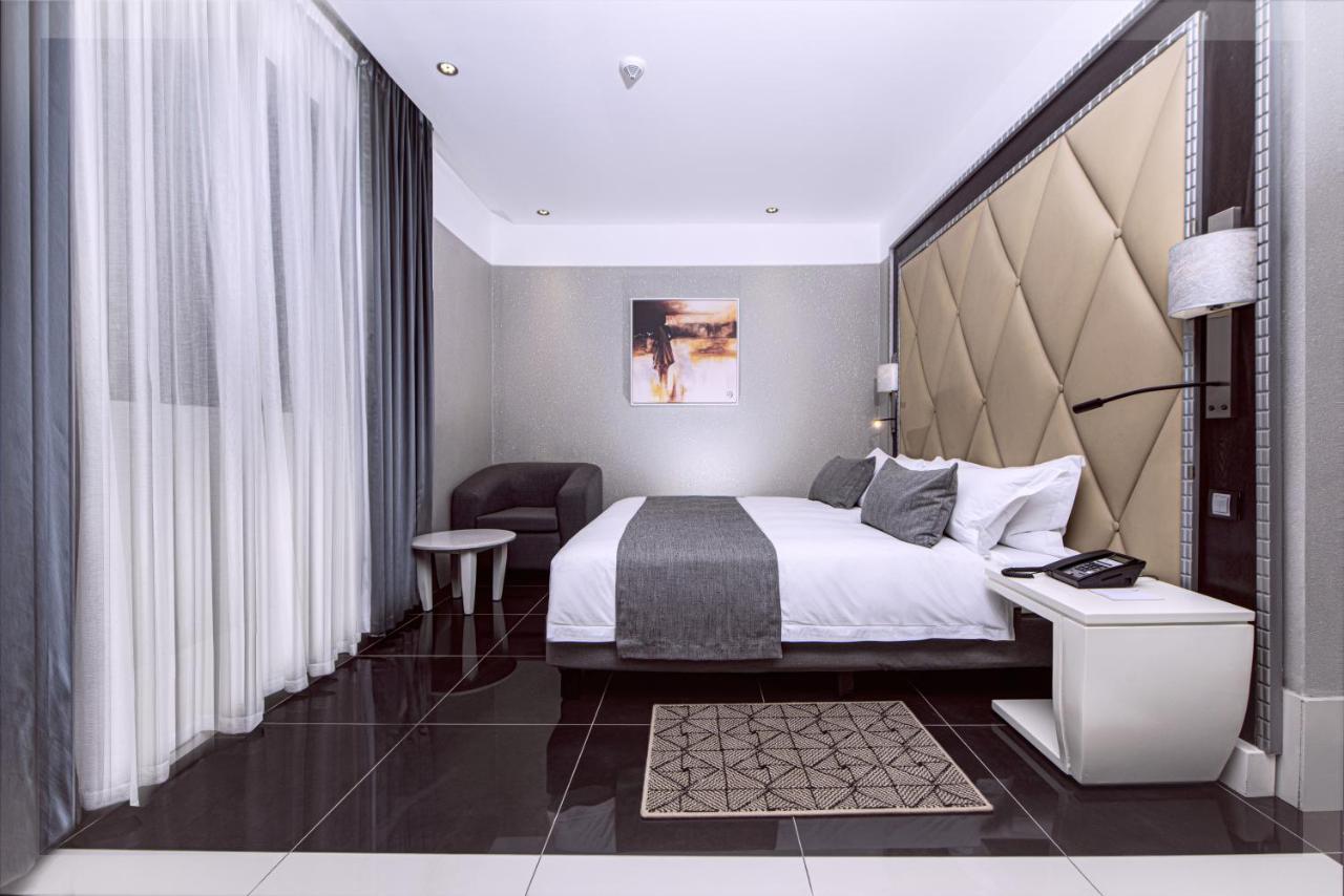Krystal Palace Douala Buitenkant foto