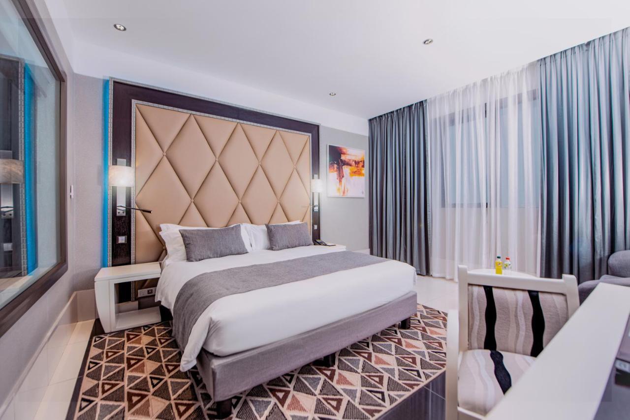 Krystal Palace Douala Buitenkant foto
