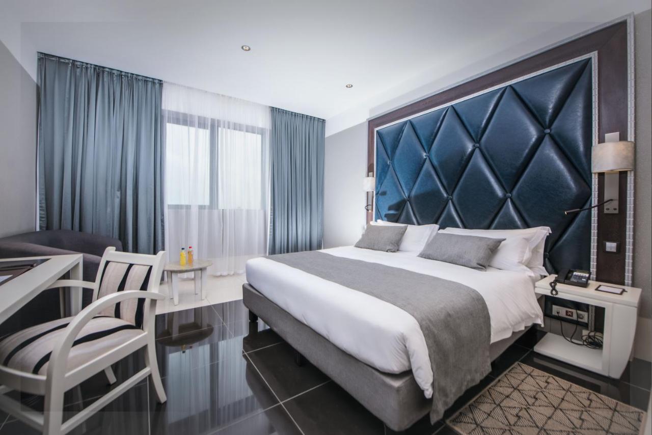 Krystal Palace Douala Buitenkant foto
