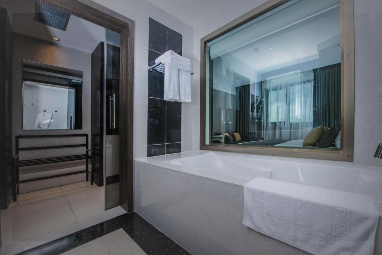 Krystal Palace Douala Buitenkant foto